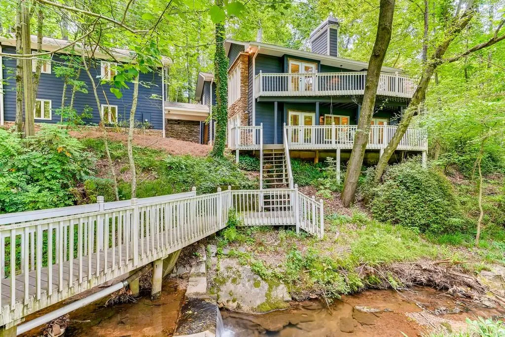 3390 Spalding Drive, Sandy Springs, Georgia 30350, 4 Bedrooms Bedrooms, ,3 BathroomsBathrooms,Residential,Sold,3390 Spalding Drive,6732358