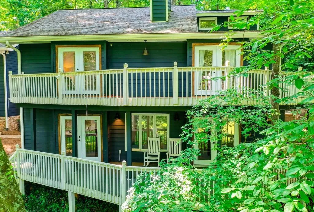 3390 Spalding Drive, Sandy Springs, Georgia 30350, 4 Bedrooms Bedrooms, ,3 BathroomsBathrooms,Residential,Sold,3390 Spalding Drive,6732358