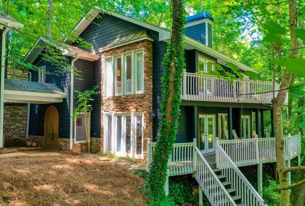 3390 Spalding Drive, Sandy Springs, Georgia 30350, 4 Bedrooms Bedrooms, ,3 BathroomsBathrooms,Residential,Sold,3390 Spalding Drive,6732358