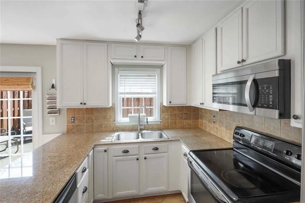 Atlanta, Georgia 30318, 2 Bedrooms Bedrooms, 0 ,1 BathroomBathrooms,Residential,For Sale,7757577