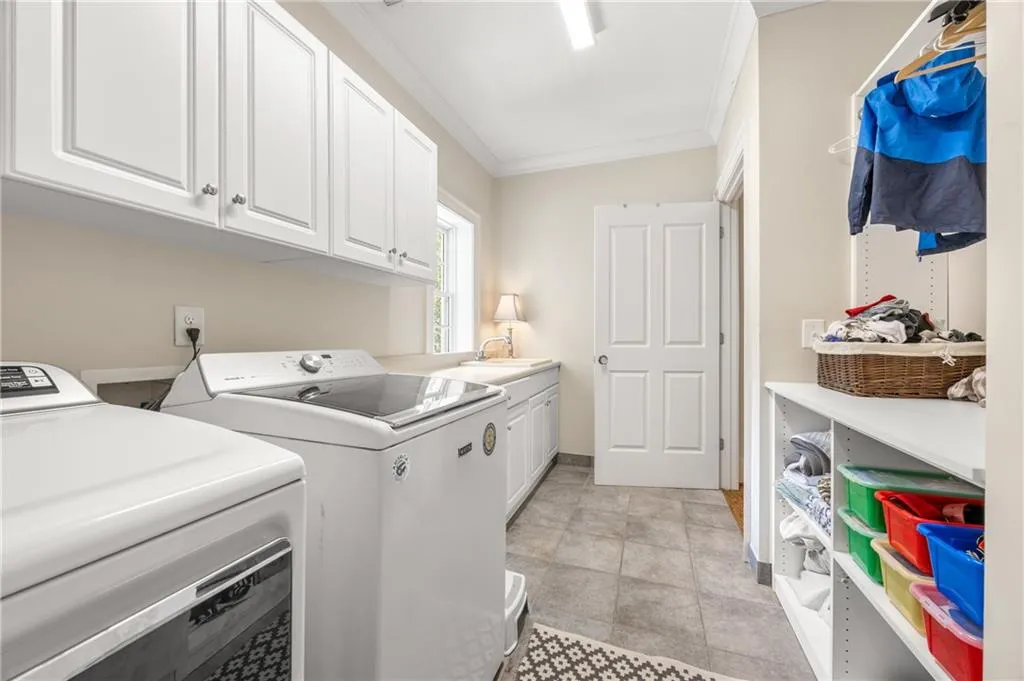 3107 Peachtree Drive Ne, Atlanta, Georgia 30305, 5 Bedrooms Bedrooms, ,5 BathroomsBathrooms,Residential,For Sale,3107 Peachtree Drive Ne,7656309