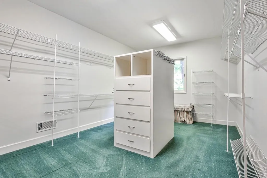 815 Jett Ferry Manor, Sandy Springs, Georgia 30350, 4 Bedrooms Bedrooms, ,3 BathroomsBathrooms,Residential,Sold,815 Jett Ferry Manor,6886249