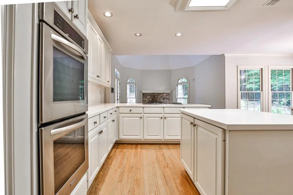 815 Jett Ferry Manor, Sandy Springs, Georgia 30350, 4 Bedrooms Bedrooms, ,3 BathroomsBathrooms,Residential,Sold,815 Jett Ferry Manor,6886249