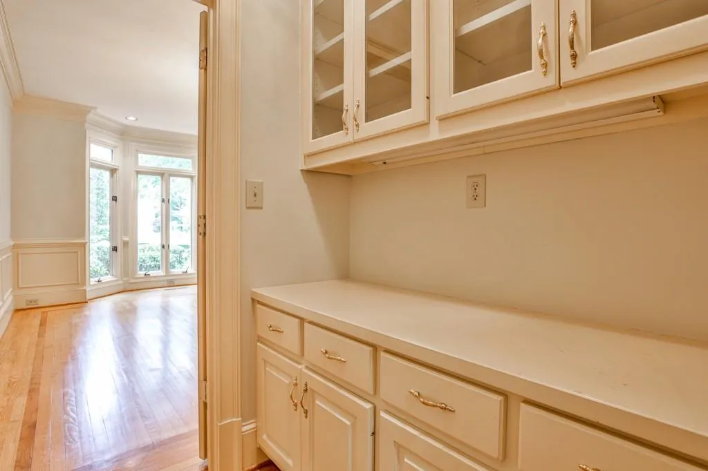 815 Jett Ferry Manor, Sandy Springs, Georgia 30350, 4 Bedrooms Bedrooms, ,3 BathroomsBathrooms,Residential,Sold,815 Jett Ferry Manor,6886249