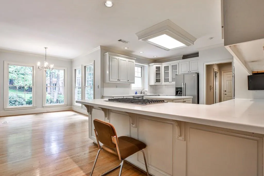 815 Jett Ferry Manor, Sandy Springs, Georgia 30350, 4 Bedrooms Bedrooms, ,3 BathroomsBathrooms,Residential,Sold,815 Jett Ferry Manor,6886249