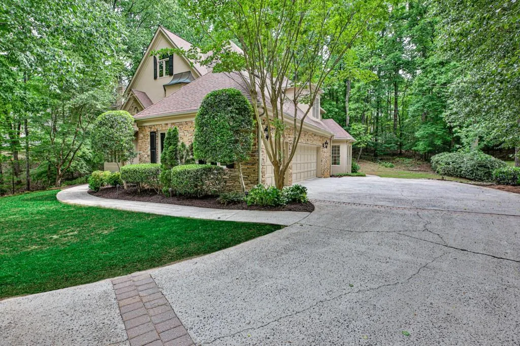 815 Jett Ferry Manor, Sandy Springs, Georgia 30350, 4 Bedrooms Bedrooms, ,3 BathroomsBathrooms,Residential,Sold,815 Jett Ferry Manor,6886249