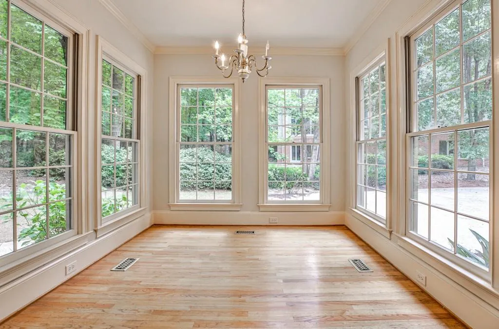 815 Jett Ferry Manor, Sandy Springs, Georgia 30350, 4 Bedrooms Bedrooms, ,3 BathroomsBathrooms,Residential,Sold,815 Jett Ferry Manor,6886249