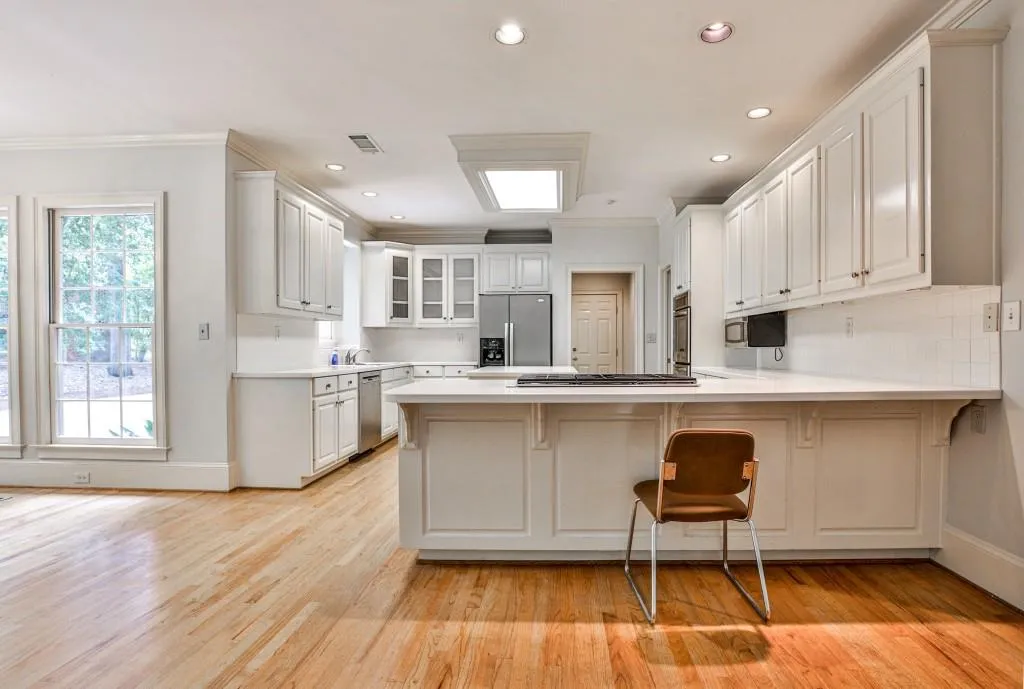 815 Jett Ferry Manor, Sandy Springs, Georgia 30350, 4 Bedrooms Bedrooms, ,3 BathroomsBathrooms,Residential,Sold,815 Jett Ferry Manor,6886249