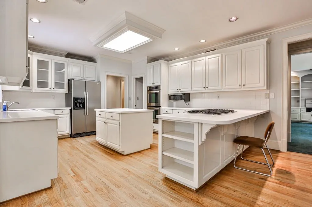 815 Jett Ferry Manor, Sandy Springs, Georgia 30350, 4 Bedrooms Bedrooms, ,3 BathroomsBathrooms,Residential,Sold,815 Jett Ferry Manor,6886249