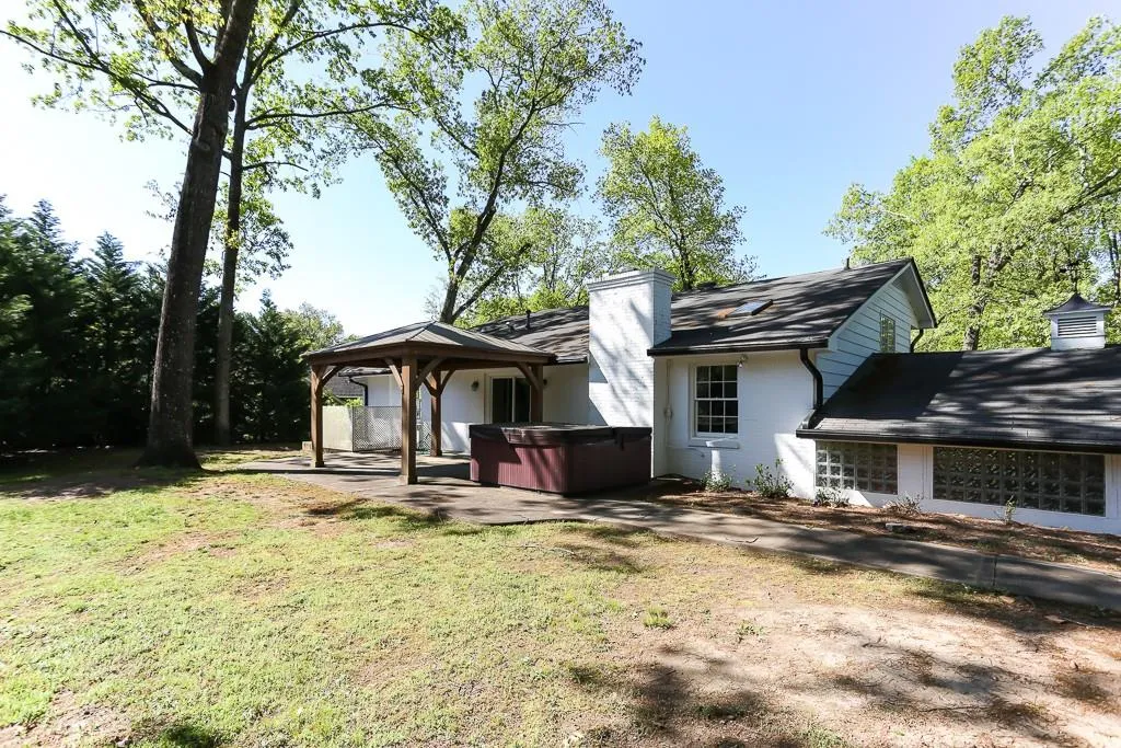 835 Glenairy Drive, Sandy Springs, Georgia 30328, 3 Bedrooms Bedrooms, ,3 BathroomsBathrooms,Residential,Sold,835 Glenairy Drive,6539104