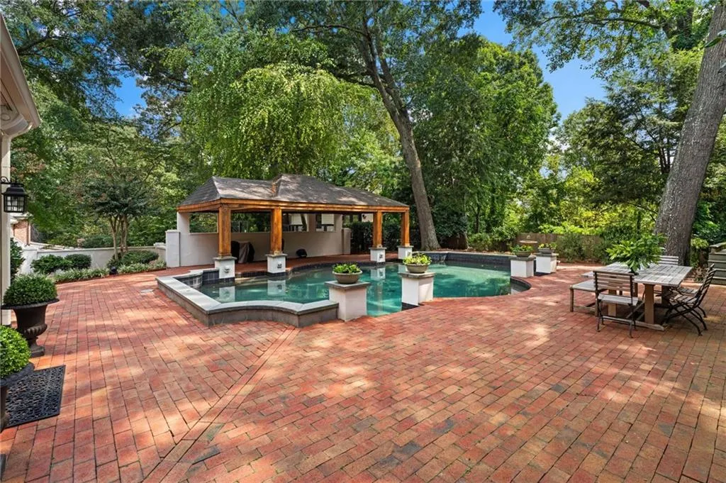 937 Buckingham Circle Nw, Atlanta, Georgia 30327, 6 Bedrooms Bedrooms, ,4 BathroomsBathrooms,Residential,For Sale,937 Buckingham Circle Nw,7659381