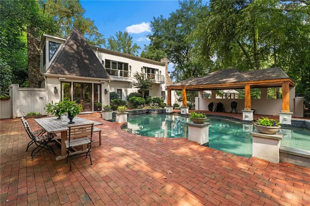 937 Buckingham Circle Nw, Atlanta, Georgia 30327, 6 Bedrooms Bedrooms, ,4 BathroomsBathrooms,Residential,For Sale,937 Buckingham Circle Nw,7659381