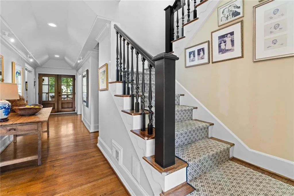 937 Buckingham Circle Nw, Atlanta, Georgia 30327, 6 Bedrooms Bedrooms, ,4 BathroomsBathrooms,Residential,For Sale,937 Buckingham Circle Nw,7659381