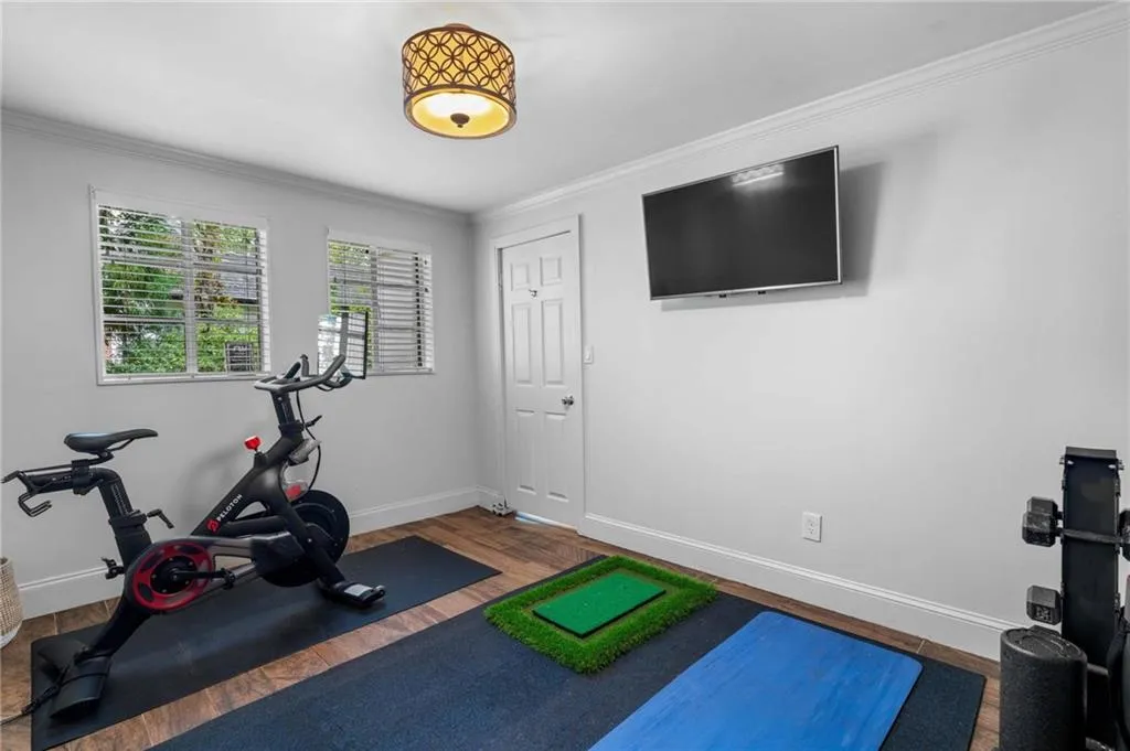 Terrace level bedroom
