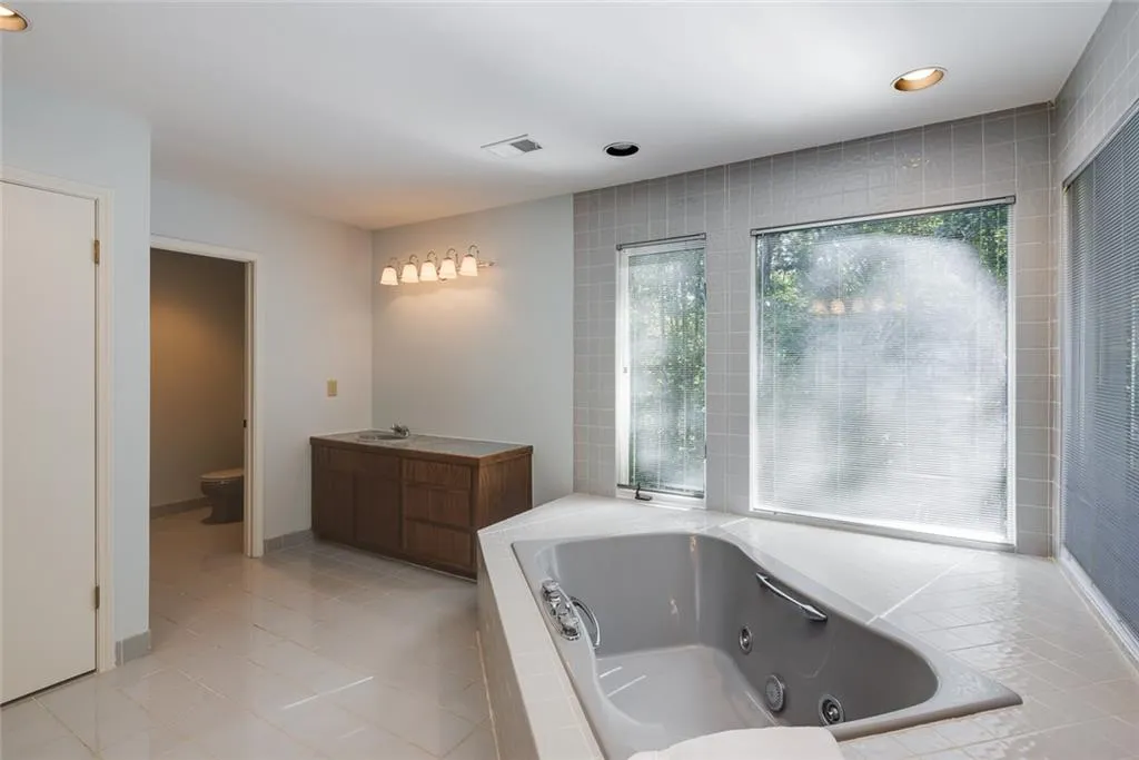 605 Valley Hall Drive, Sandy Springs, Georgia 30350, 4 Bedrooms Bedrooms, ,3 BathroomsBathrooms,Residential,Sold,605 Valley Hall Drive,7127588