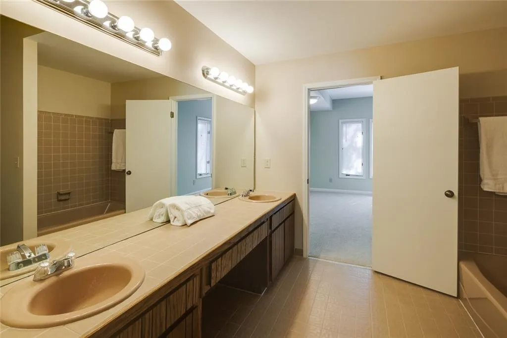 605 Valley Hall Drive, Sandy Springs, Georgia 30350, 4 Bedrooms Bedrooms, ,3 BathroomsBathrooms,Residential,Sold,605 Valley Hall Drive,7127588