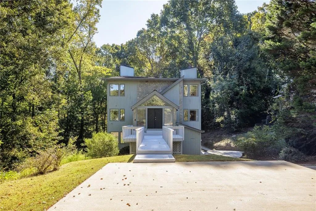 605 Valley Hall Drive, Sandy Springs, Georgia 30350, 4 Bedrooms Bedrooms, ,3 BathroomsBathrooms,Residential,Sold,605 Valley Hall Drive,7127588