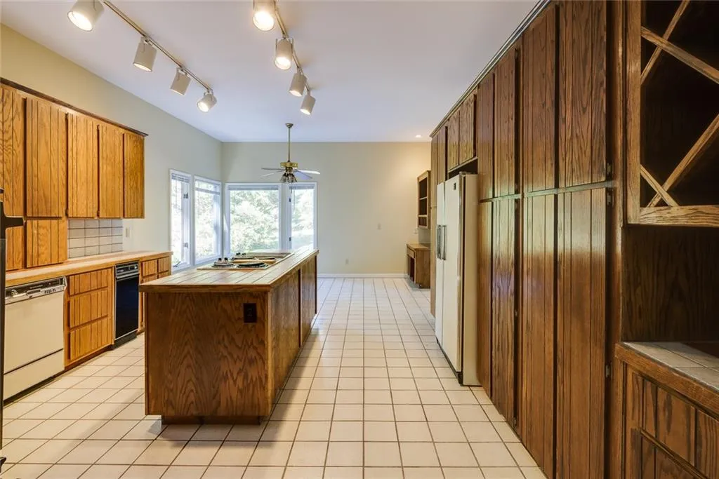 605 Valley Hall Drive, Sandy Springs, Georgia 30350, 4 Bedrooms Bedrooms, ,3 BathroomsBathrooms,Residential,Sold,605 Valley Hall Drive,7127588