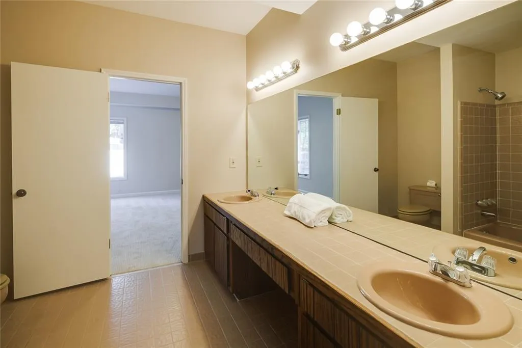 605 Valley Hall Drive, Sandy Springs, Georgia 30350, 4 Bedrooms Bedrooms, ,3 BathroomsBathrooms,Residential,Sold,605 Valley Hall Drive,7127588