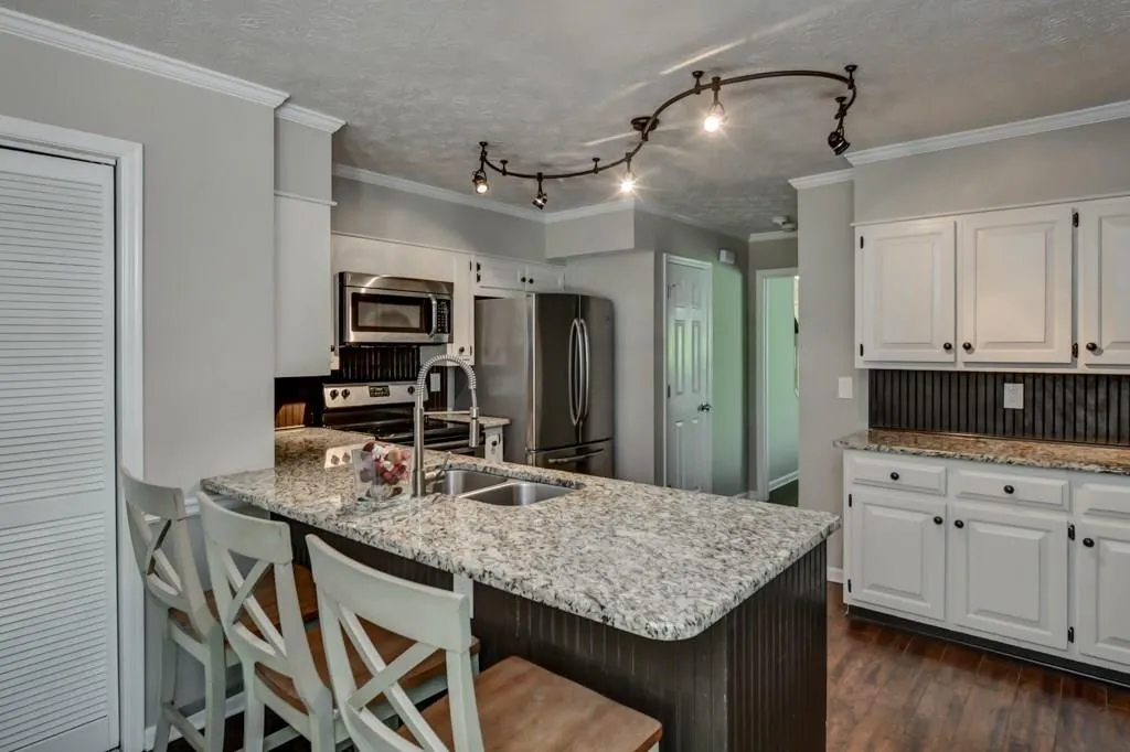 9158 Carroll Manor Drive, Sandy Springs, Georgia 30350, 3 Bedrooms Bedrooms, ,2 BathroomsBathrooms,Residential,Sold,9158 Carroll Manor Drive,6009193