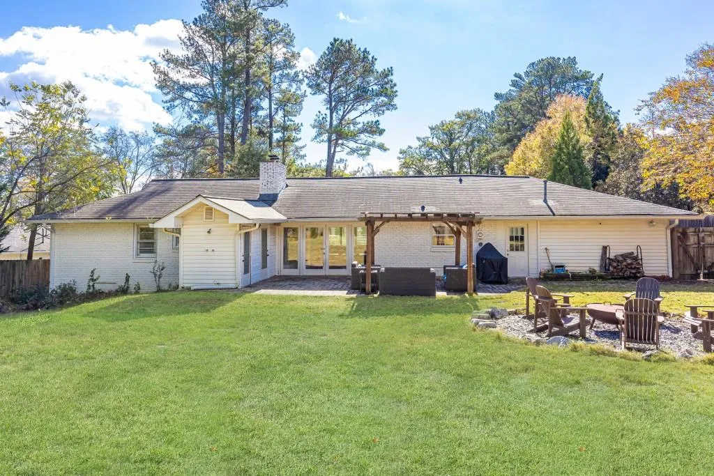 258 Meadowbrook Drive, Atlanta, Georgia 30342, 3 Bedrooms Bedrooms, ,2 BathroomsBathrooms,Residential,Sold,258 Meadowbrook Drive,7489440