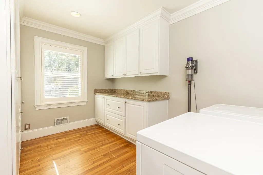 258 Meadowbrook Drive, Atlanta, Georgia 30342, 3 Bedrooms Bedrooms, ,2 BathroomsBathrooms,Residential,Sold,258 Meadowbrook Drive,7489440