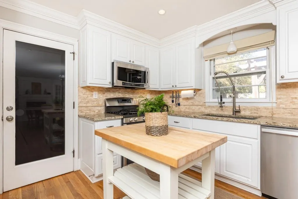 258 Meadowbrook Drive, Atlanta, Georgia 30342, 3 Bedrooms Bedrooms, ,2 BathroomsBathrooms,Residential,Sold,258 Meadowbrook Drive,7489440
