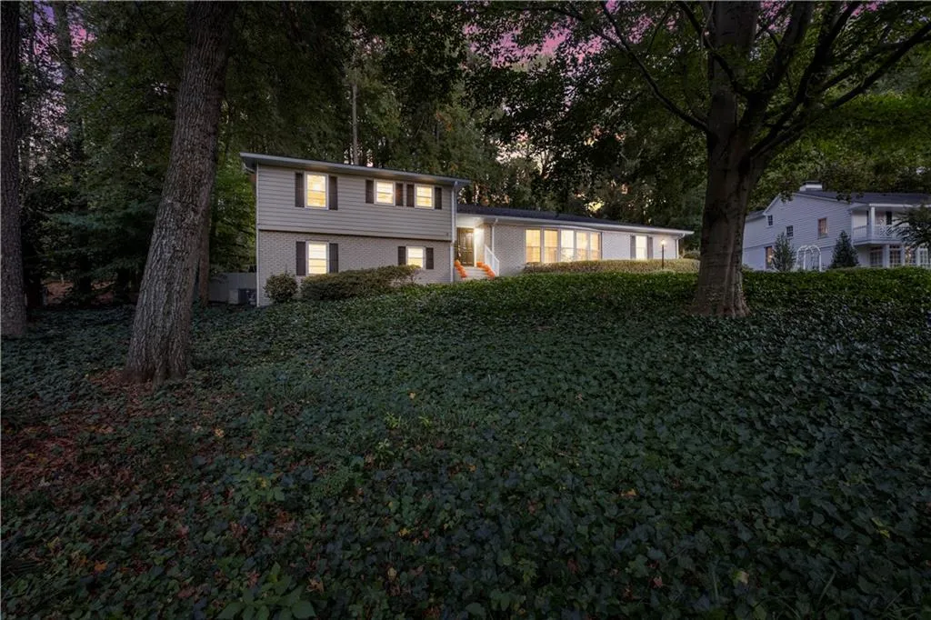 677 Starlight Drive, Sandy Springs, Georgia 30342, 4 Bedrooms Bedrooms, ,3 BathroomsBathrooms,Residential,Sold,677 Starlight Drive,7096687