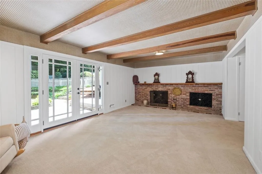 677 Starlight Drive, Sandy Springs, Georgia 30342, 4 Bedrooms Bedrooms, ,3 BathroomsBathrooms,Residential,Sold,677 Starlight Drive,7096687