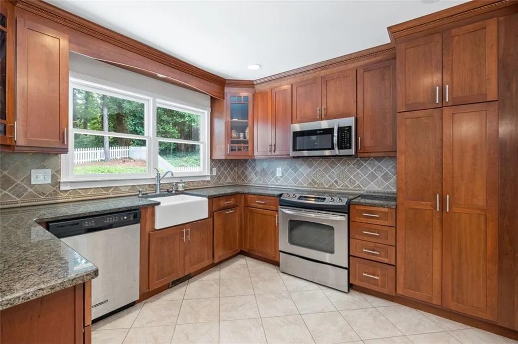 677 Starlight Drive, Sandy Springs, Georgia 30342, 4 Bedrooms Bedrooms, ,3 BathroomsBathrooms,Residential,Sold,677 Starlight Drive,7096687