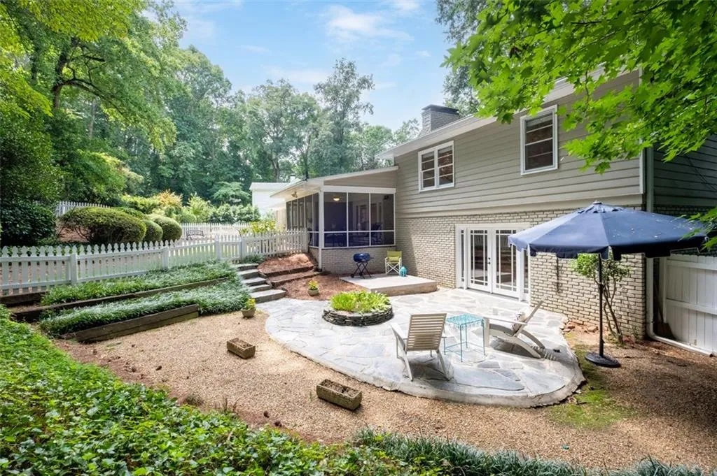 677 Starlight Drive, Sandy Springs, Georgia 30342, 4 Bedrooms Bedrooms, ,3 BathroomsBathrooms,Residential,Sold,677 Starlight Drive,7096687