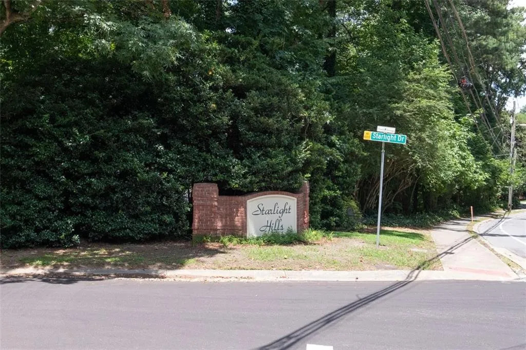 677 Starlight Drive, Sandy Springs, Georgia 30342, 4 Bedrooms Bedrooms, ,3 BathroomsBathrooms,Residential,Sold,677 Starlight Drive,7096687