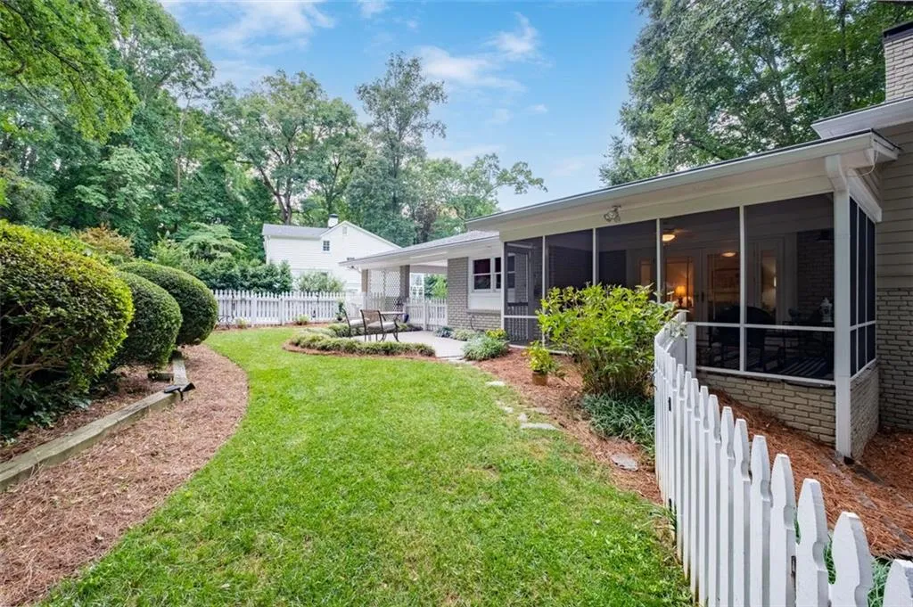 677 Starlight Drive, Sandy Springs, Georgia 30342, 4 Bedrooms Bedrooms, ,3 BathroomsBathrooms,Residential,Sold,677 Starlight Drive,7096687