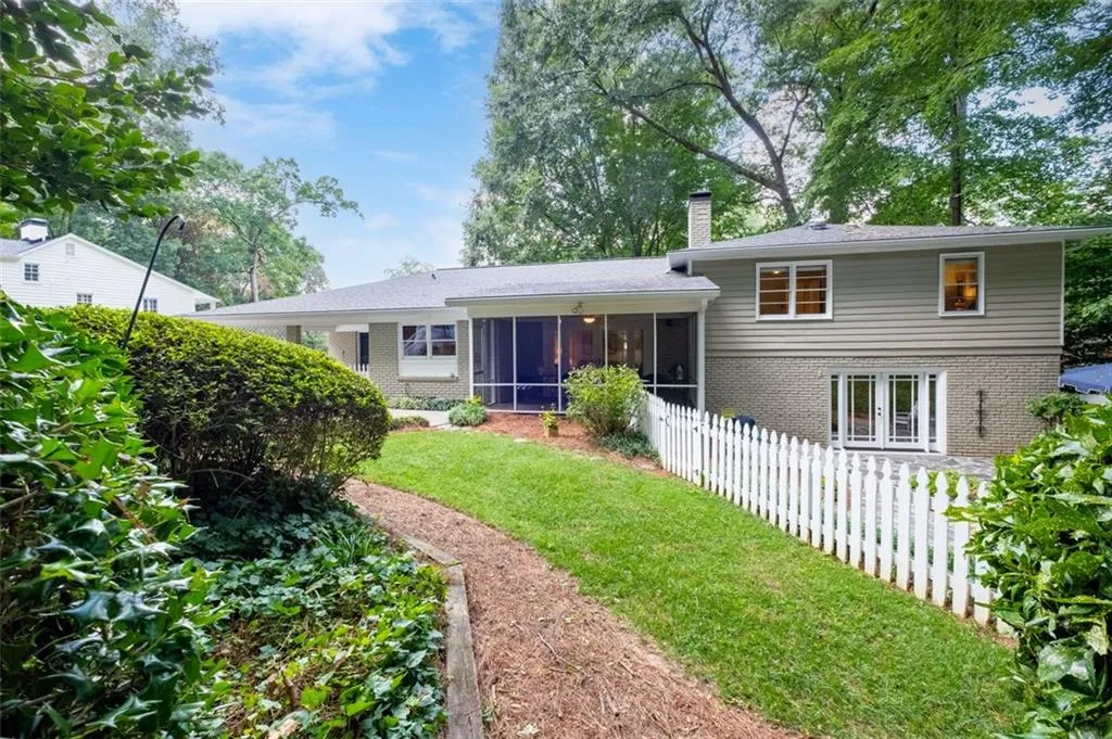 677 Starlight Drive, Sandy Springs, Georgia 30342, 4 Bedrooms Bedrooms, ,3 BathroomsBathrooms,Residential,Sold,677 Starlight Drive,7096687