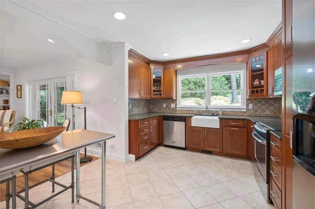 677 Starlight Drive, Sandy Springs, Georgia 30342, 4 Bedrooms Bedrooms, ,3 BathroomsBathrooms,Residential,Sold,677 Starlight Drive,7096687