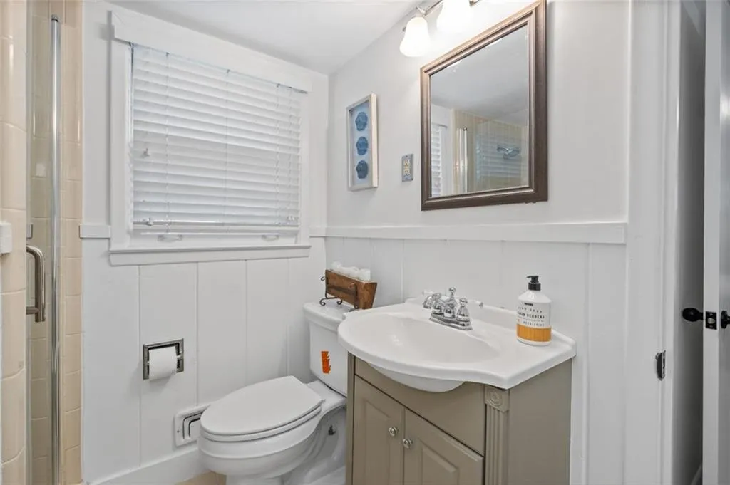 677 Starlight Drive, Sandy Springs, Georgia 30342, 4 Bedrooms Bedrooms, ,3 BathroomsBathrooms,Residential,Sold,677 Starlight Drive,7096687