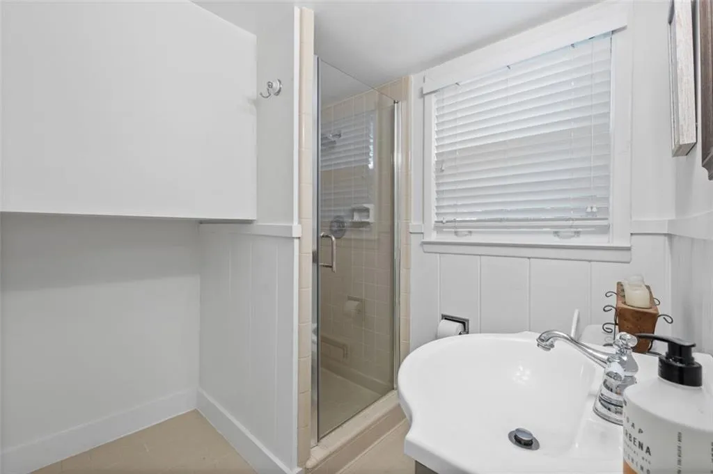 677 Starlight Drive, Sandy Springs, Georgia 30342, 4 Bedrooms Bedrooms, ,3 BathroomsBathrooms,Residential,Sold,677 Starlight Drive,7096687