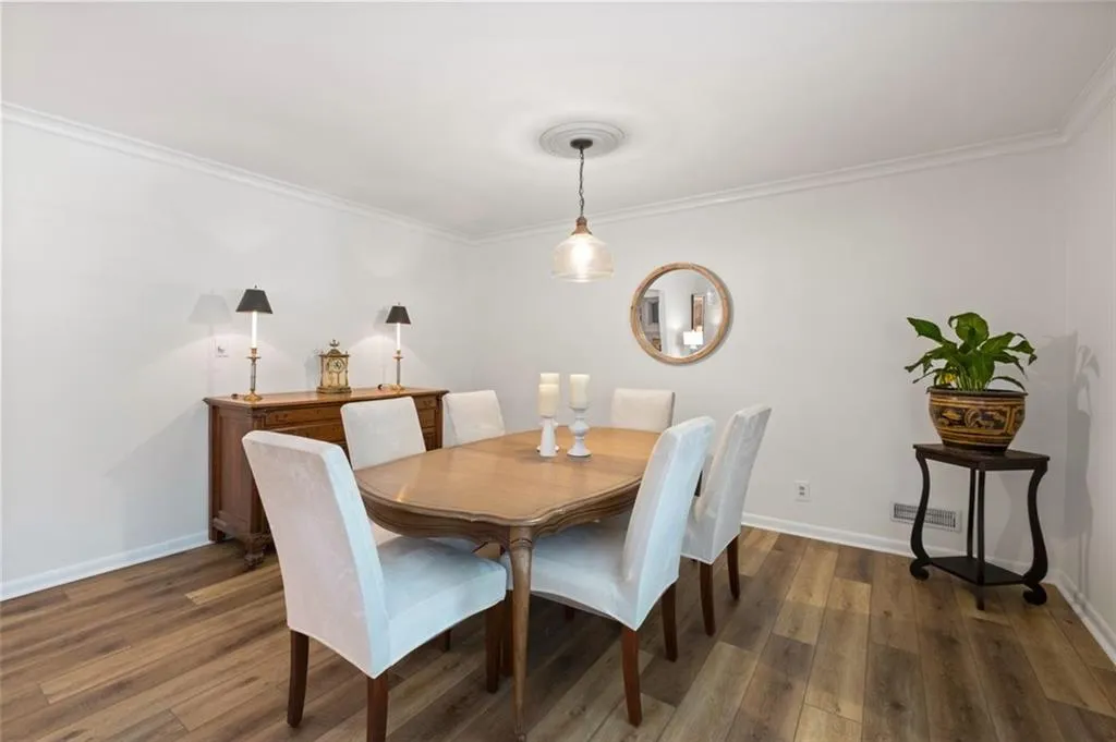 677 Starlight Drive, Sandy Springs, Georgia 30342, 4 Bedrooms Bedrooms, ,3 BathroomsBathrooms,Residential,Sold,677 Starlight Drive,7096687