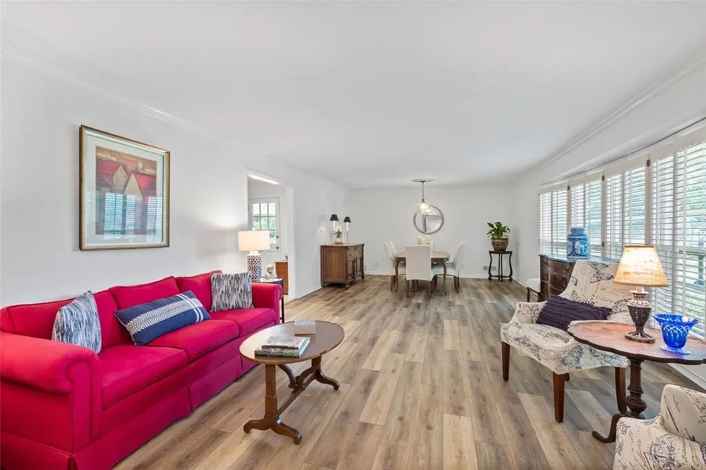 677 Starlight Drive, Sandy Springs, Georgia 30342, 4 Bedrooms Bedrooms, ,3 BathroomsBathrooms,Residential,Sold,677 Starlight Drive,7096687