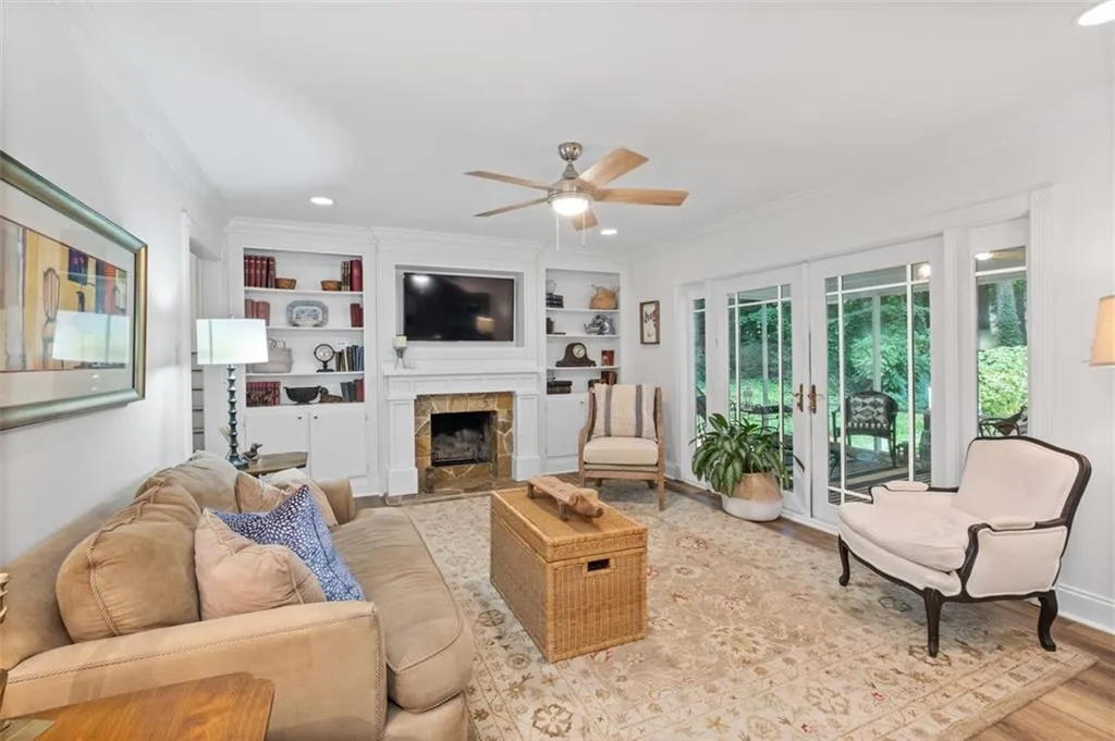 677 Starlight Drive, Sandy Springs, Georgia 30342, 4 Bedrooms Bedrooms, ,3 BathroomsBathrooms,Residential,Sold,677 Starlight Drive,7096687