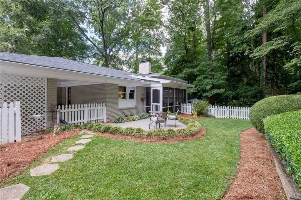 677 Starlight Drive, Sandy Springs, Georgia 30342, 4 Bedrooms Bedrooms, ,3 BathroomsBathrooms,Residential,Sold,677 Starlight Drive,7096687