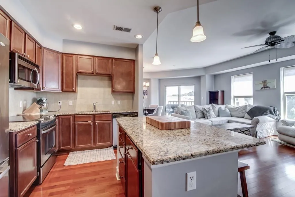 200 River Vista Drive Unit 615, Atlanta, Georgia 30339, 2 Bedrooms Bedrooms, ,2 BathroomsBathrooms,Residential,Sold,200 River Vista Drive Unit 615,5747724