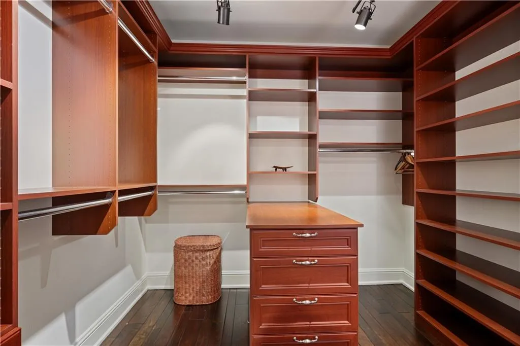 3040 Peachtree Road Nw Unit 1905, Atlanta, Georgia 30305, 4 Bedrooms Bedrooms, ,3 BathroomsBathrooms,Residential,For Sale,3040 Peachtree Road Nw Unit 1905,7668196