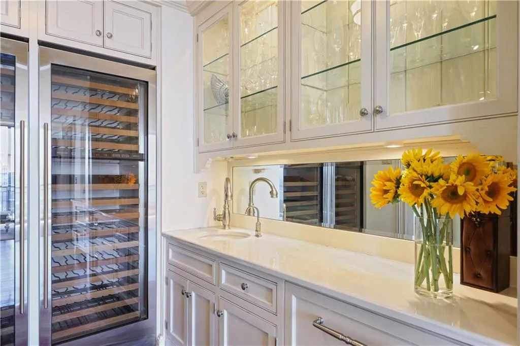 3040 Peachtree Road Nw Unit 1905, Atlanta, Georgia 30305, 4 Bedrooms Bedrooms, ,3 BathroomsBathrooms,Residential,For Sale,3040 Peachtree Road Nw Unit 1905,7668196