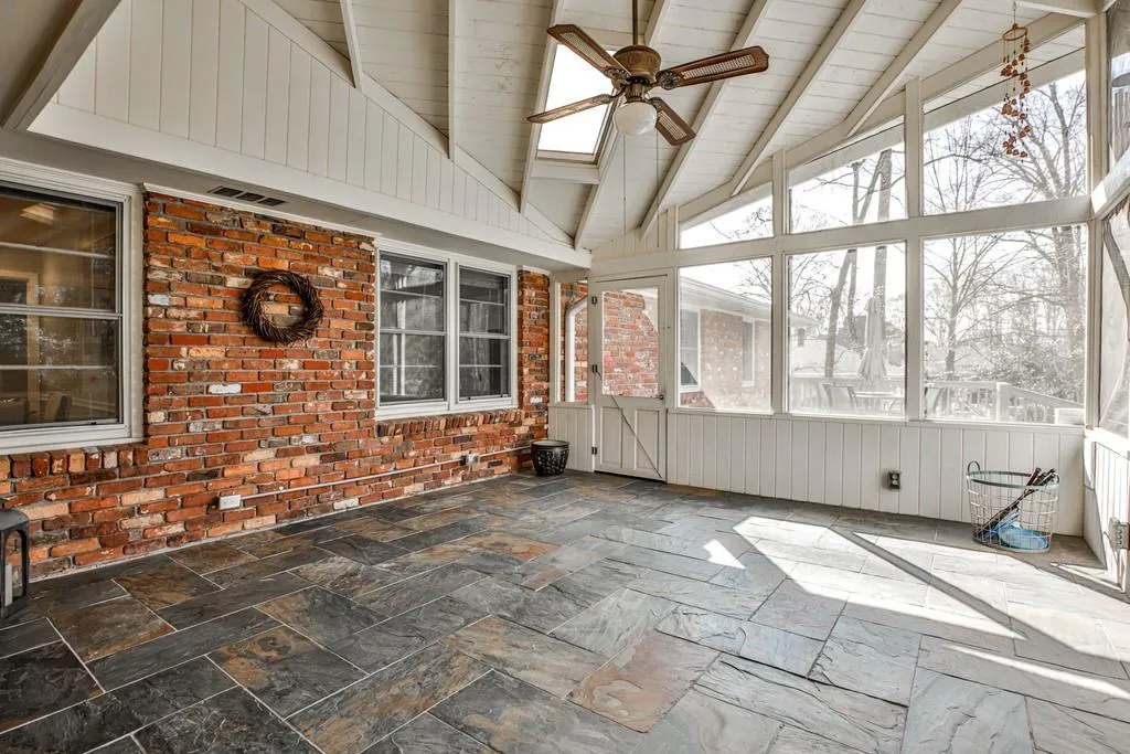 4594 Mystic Drive, Atlanta, Georgia 30342, 4 Bedrooms Bedrooms, ,3 BathroomsBathrooms,Residential,Sold,4594 Mystic Drive,6839261