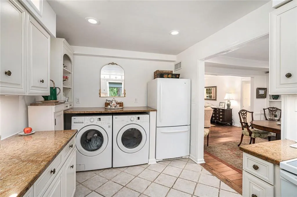 170 Elysian Way Nw, Atlanta, Georgia 30327, 3 Bedrooms Bedrooms, ,2 BathroomsBathrooms,Residential,For Sale,170 Elysian Way Nw,7600977