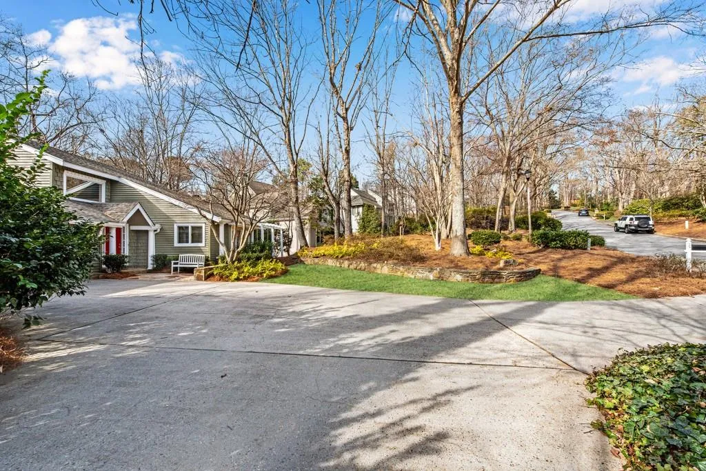 75 Glen Oaks Drive, Atlanta, Georgia 30327, 4 Bedrooms Bedrooms, ,3 BathroomsBathrooms,Residential,Sold,75 Glen Oaks Drive,6832425