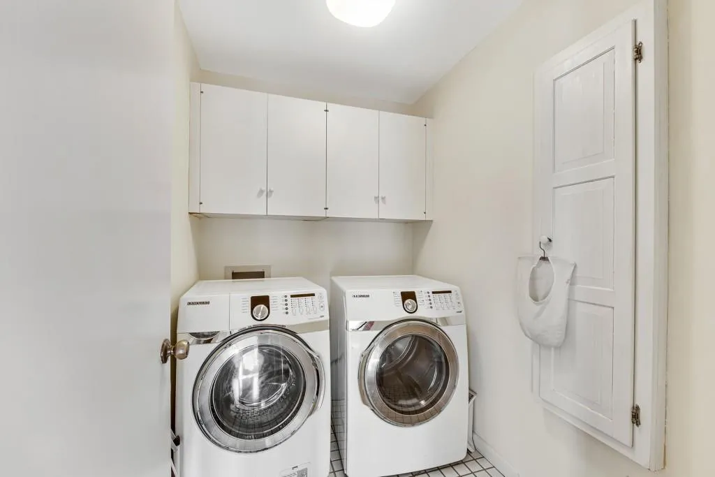 75 Glen Oaks Drive, Atlanta, Georgia 30327, 4 Bedrooms Bedrooms, ,3 BathroomsBathrooms,Residential,Sold,75 Glen Oaks Drive,6832425