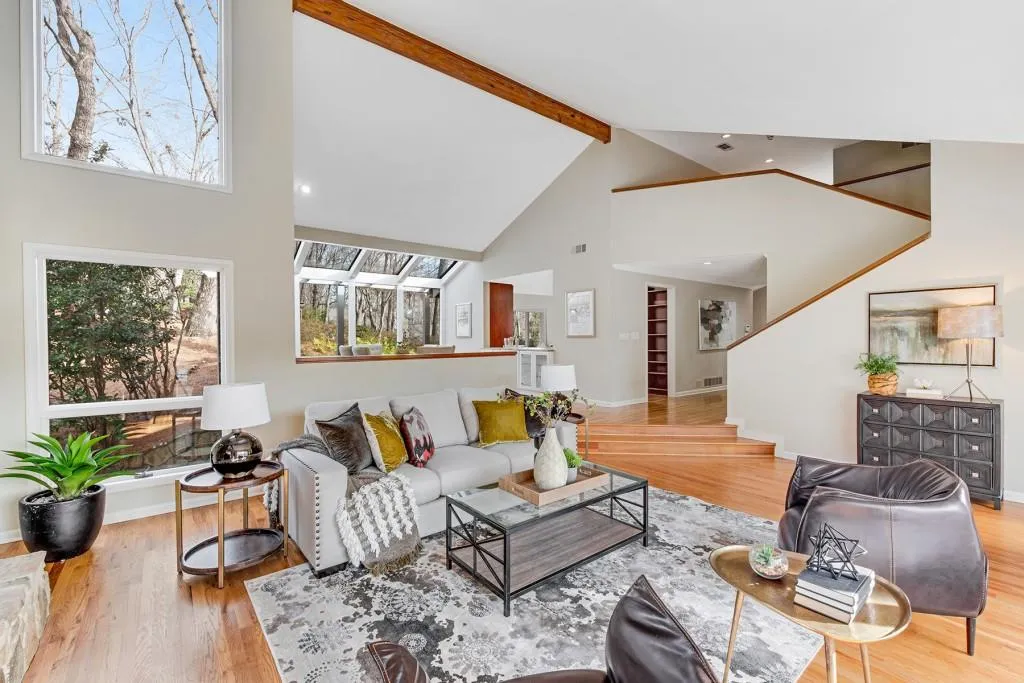 75 Glen Oaks Drive, Atlanta, Georgia 30327, 4 Bedrooms Bedrooms, ,3 BathroomsBathrooms,Residential,Sold,75 Glen Oaks Drive,6832425