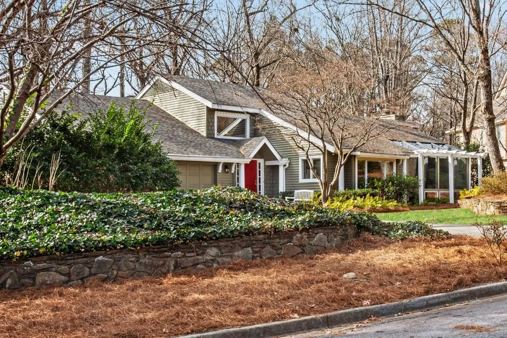 75 Glen Oaks Drive, Atlanta, Georgia 30327, 4 Bedrooms Bedrooms, ,3 BathroomsBathrooms,Residential,Sold,75 Glen Oaks Drive,6832425